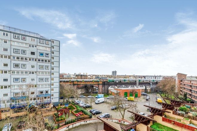 45 Park Court, LONDON, SW11 4LD