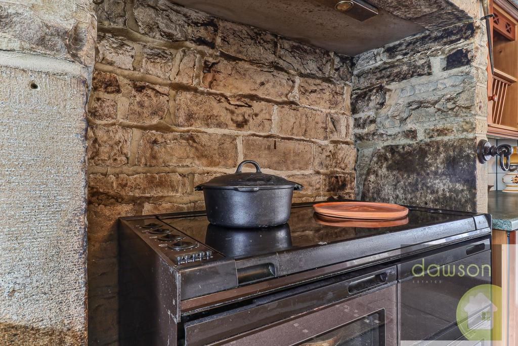 28 Dewsbury Road, Elland, West Yorkshire, HX5 9JU