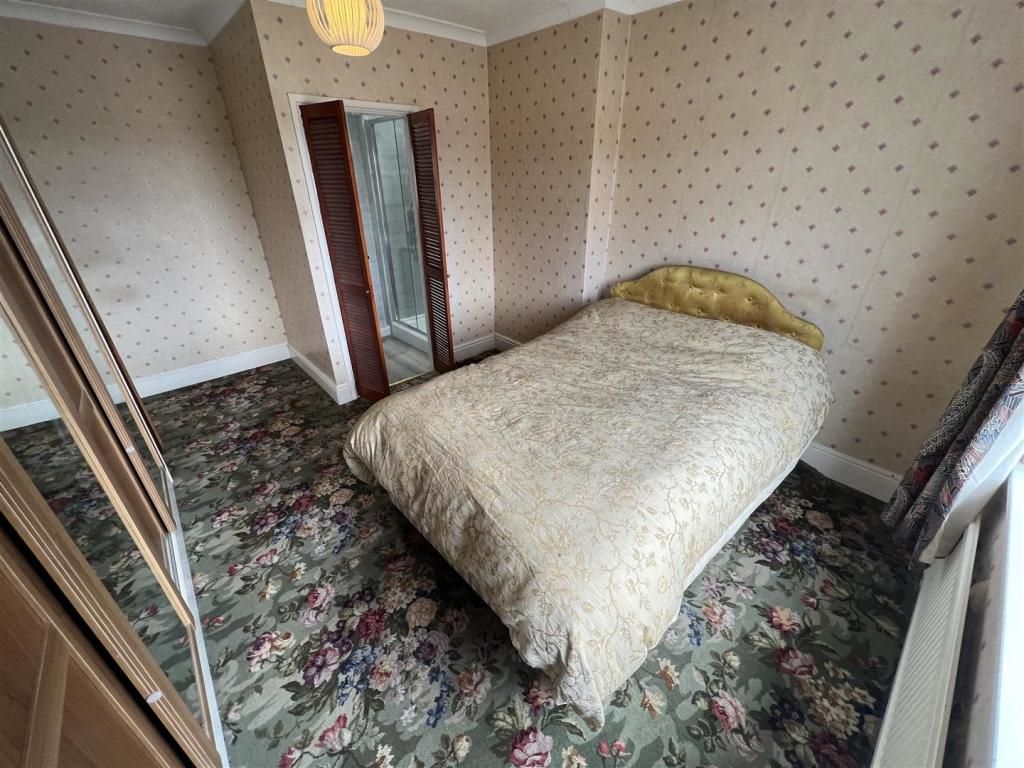 68 Clipstone Road West Forest Town, MANSFIELD, Nottinghamshire, NG19 0BU