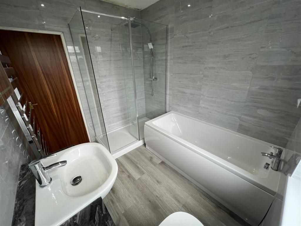 68 Clipstone Road West Forest Town, MANSFIELD, Nottinghamshire, NG19 0BU