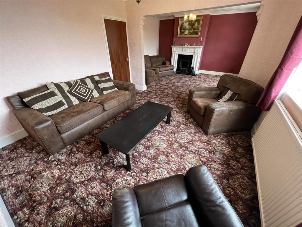 68 Clipstone Road West Forest Town, MANSFIELD, Nottinghamshire, NG19 0BU