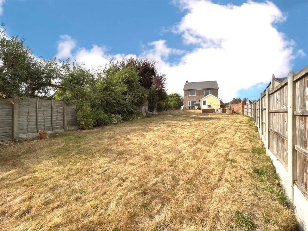 68 Clipstone Road West Forest Town, MANSFIELD, Nottinghamshire, NG19 0BU