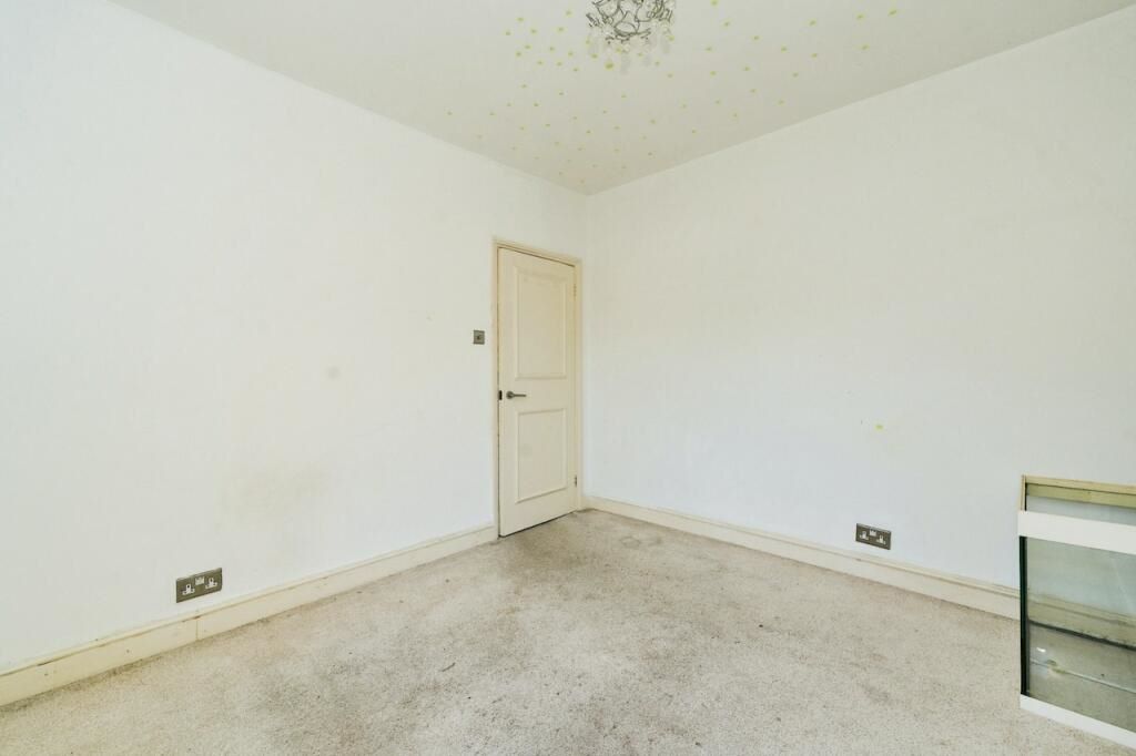 First Floor Flat, 6 Hawks Road, Kingston upon Thames, Kingston upon Thames, KT1 3EG