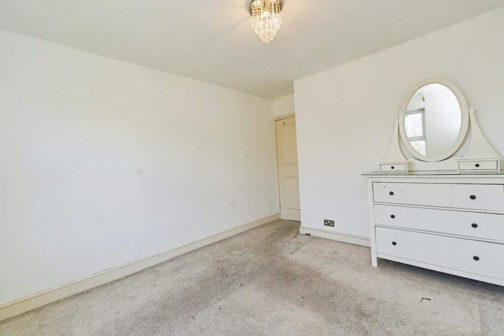 First Floor Flat, 6 Hawks Road, Kingston upon Thames, Kingston upon Thames, KT1 3EG