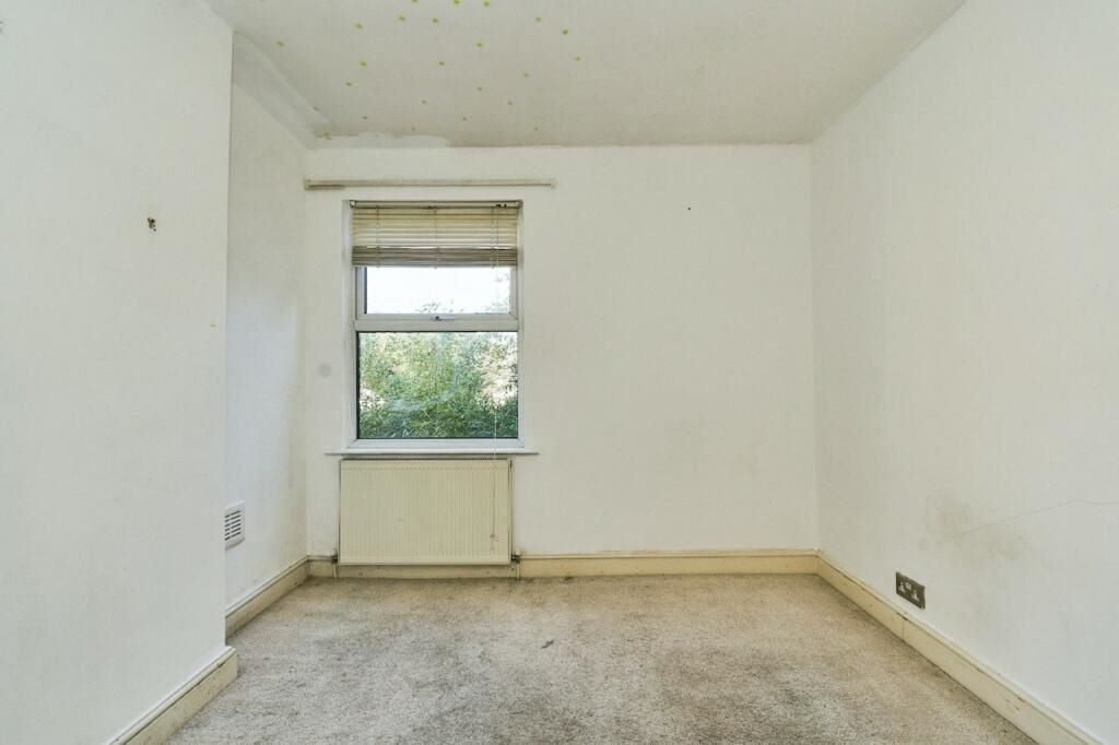 First Floor Flat, 6 Hawks Road, Kingston upon Thames, Kingston upon Thames, KT1 3EG