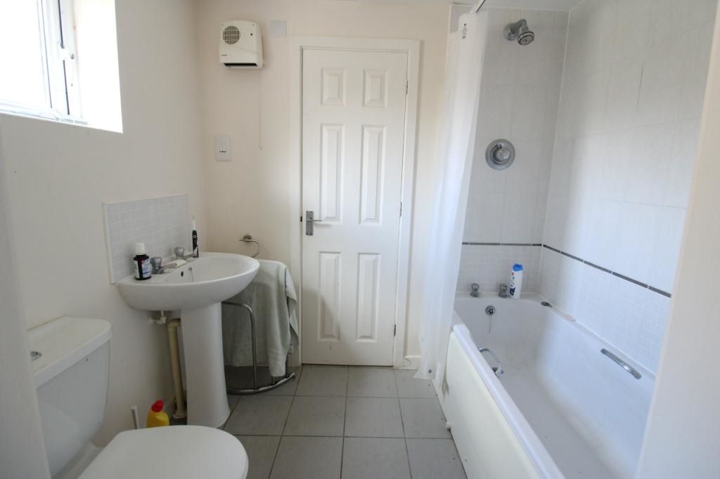 20 Caesar Road North Hykeham, Lincoln, Lincolnshire, LN6 9FN