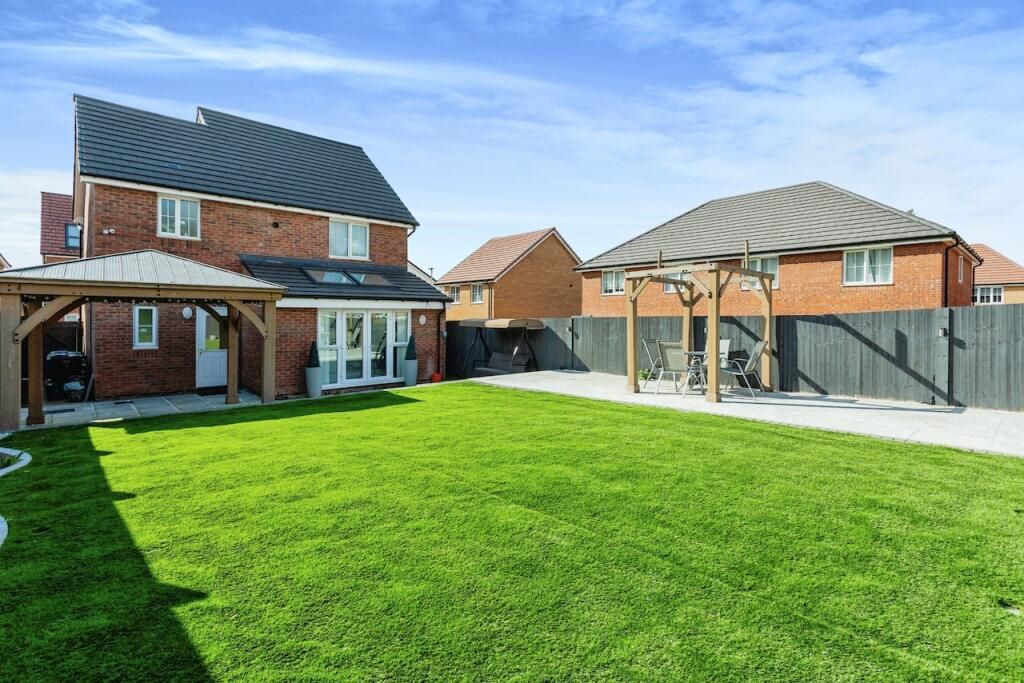 60 Mill Fold Gardens Chadderton, Oldham, Lancashire, OL9 9FY