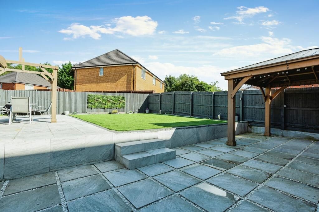 60 Mill Fold Gardens Chadderton, Oldham, Lancashire, OL9 9FY