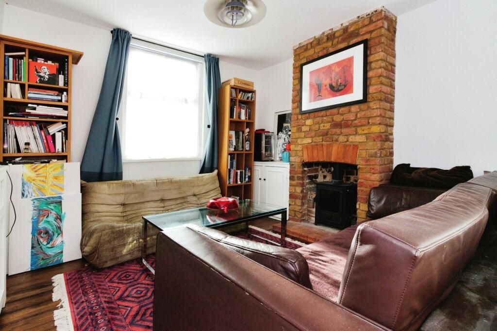 Thames, Middlesex, TW18 4HT