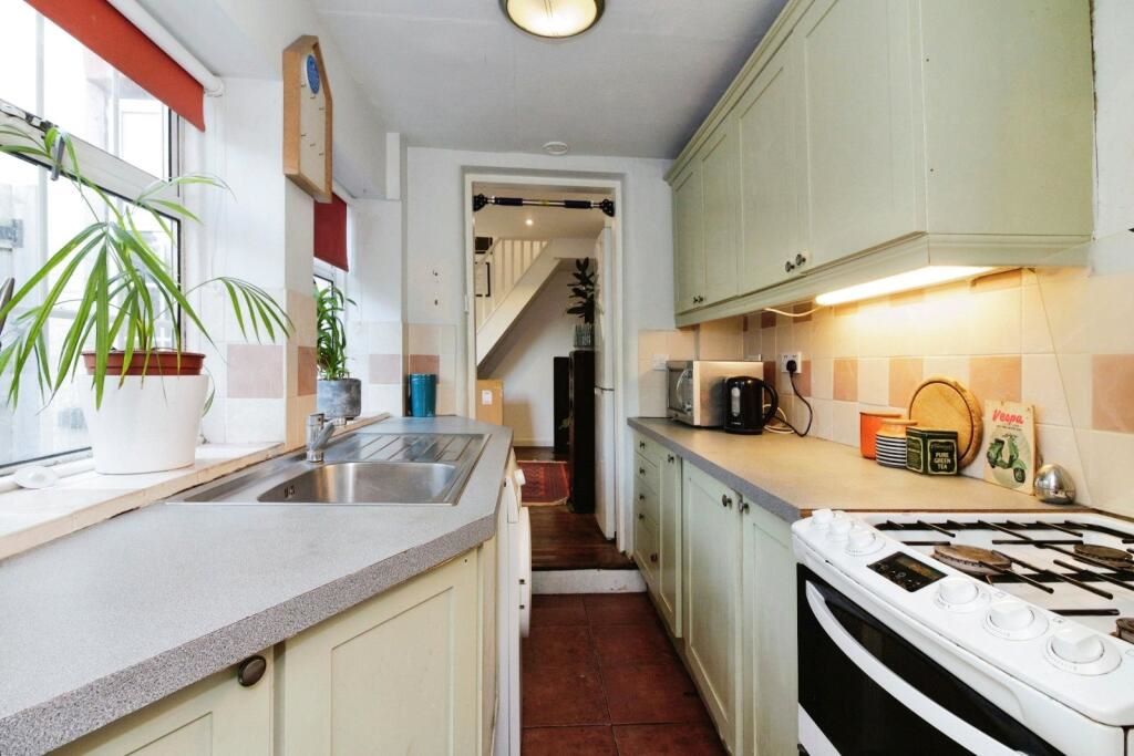 Thames, Middlesex, TW18 4HT