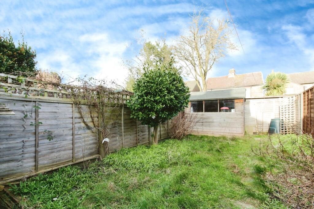 Thames, Middlesex, TW18 4HT