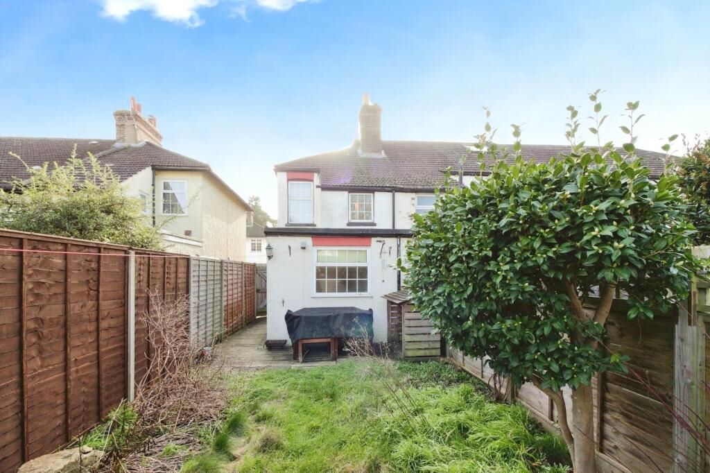 Thames, Middlesex, TW18 4HT