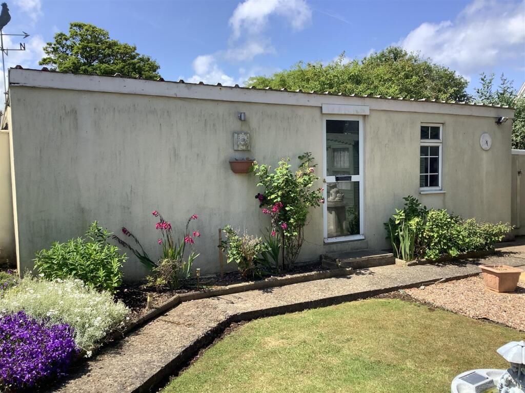 10 Carrington Avenue, Hornsea, North Humberside, HU18 1JQ