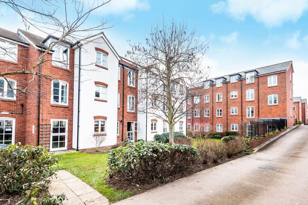 16 Whitings Court Paynes Park, Hitchin, Hertfordshire, SG5 1EJ