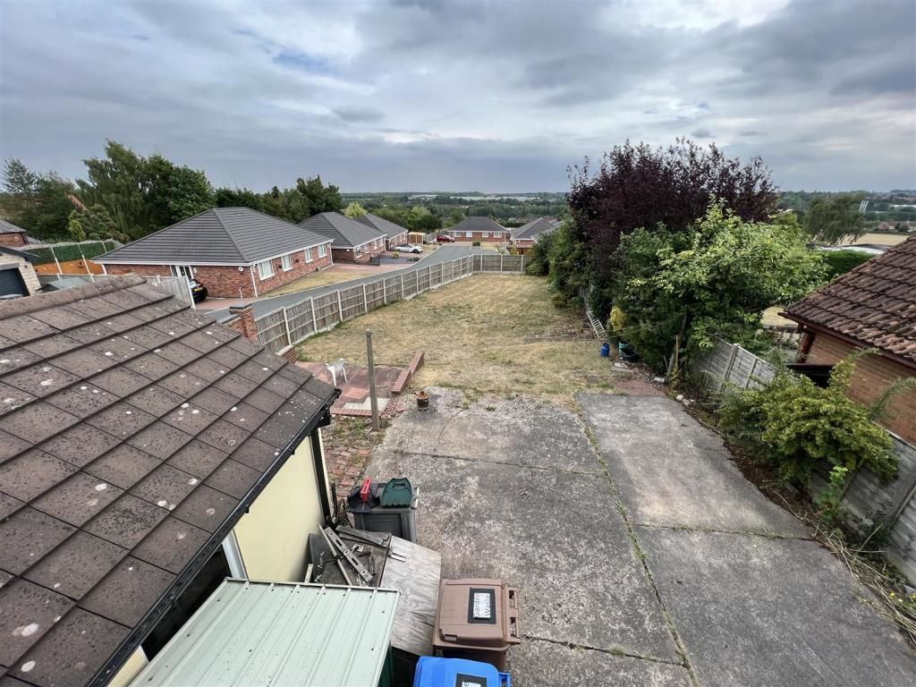 68 Clipstone Road West Forest Town, MANSFIELD, Nottinghamshire, NG19 0BU