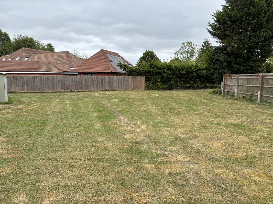 Cedar Wood Bungalow Wallingford Road, Didcot, Oxfordshire, OX11 9BA