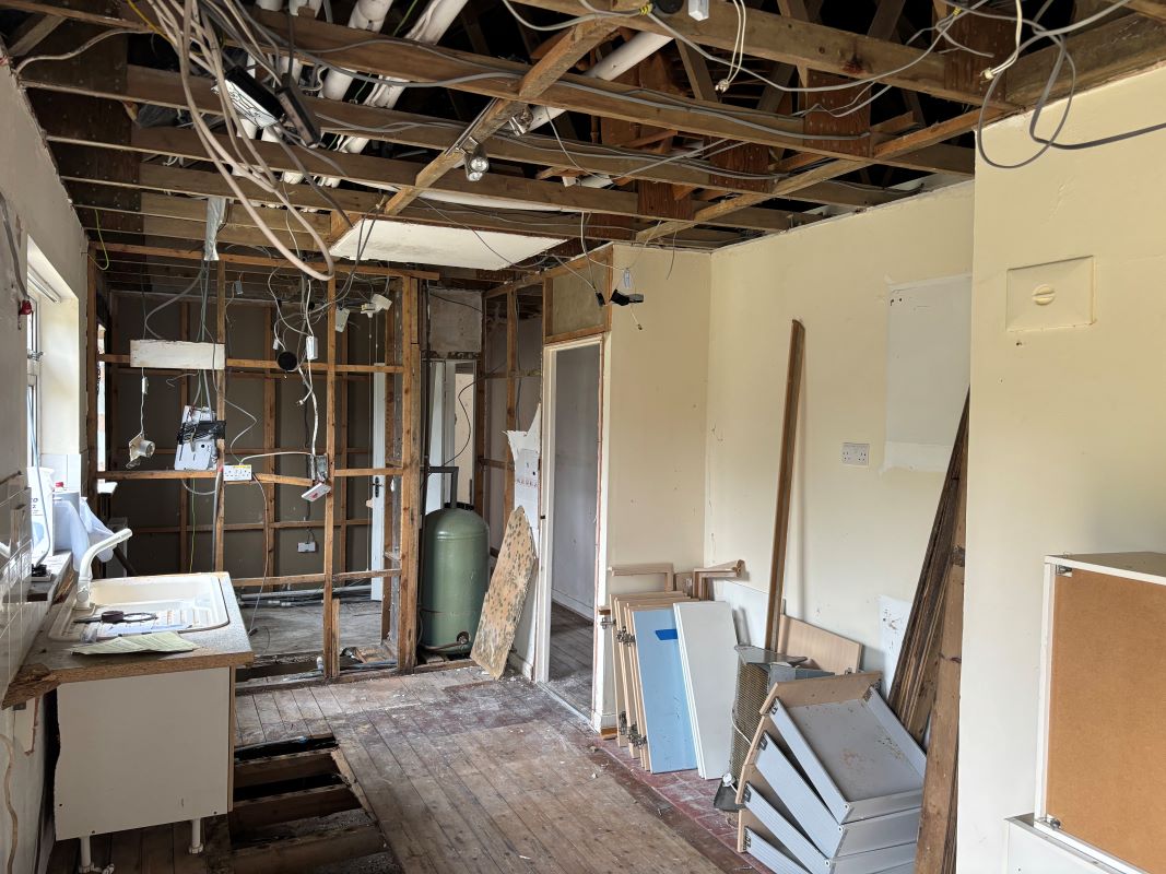 Cedar Wood Bungalow Wallingford Road, Didcot, Oxfordshire, OX11 9BA