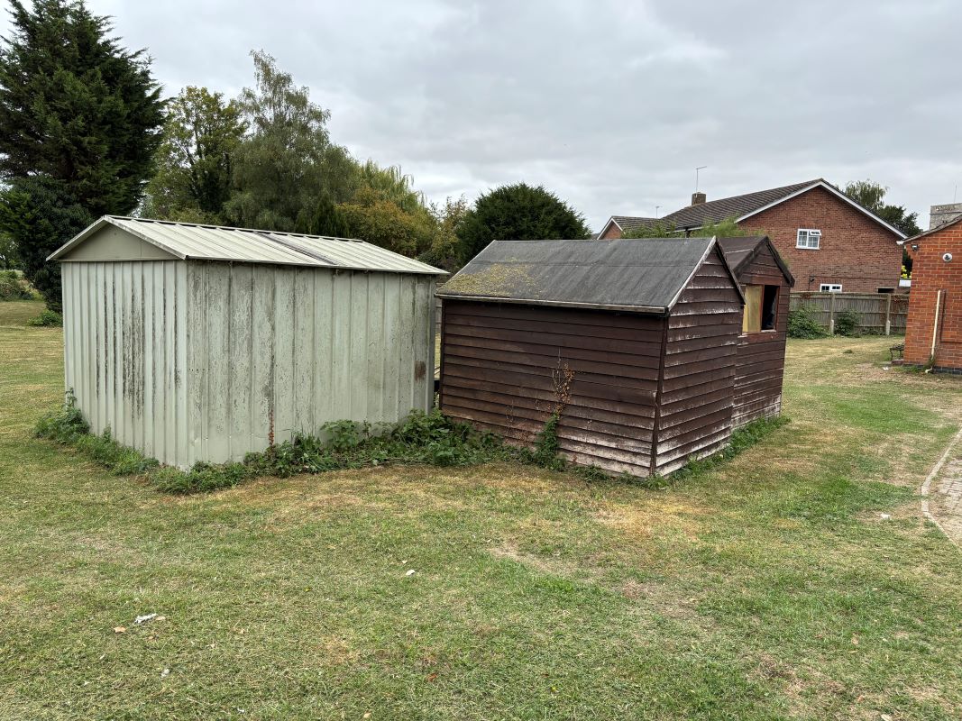 Cedar Wood Bungalow Wallingford Road, Didcot, Oxfordshire, OX11 9BA