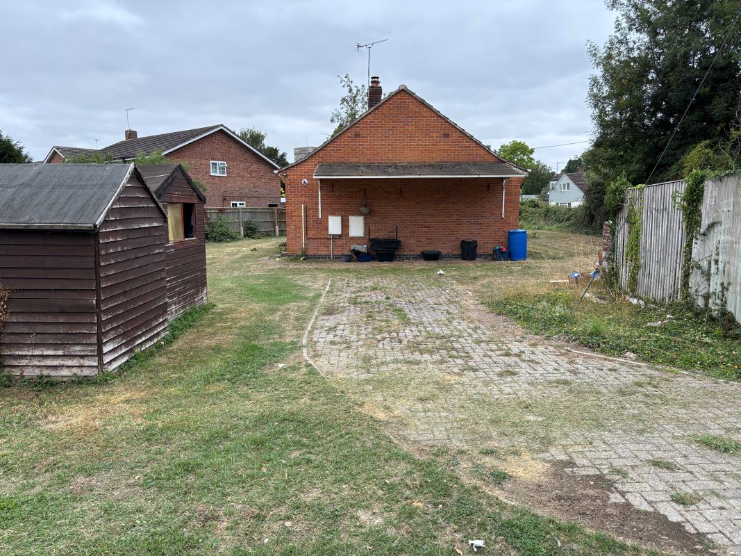 Cedar Wood Bungalow Wallingford Road, Didcot, Oxfordshire, OX11 9BA