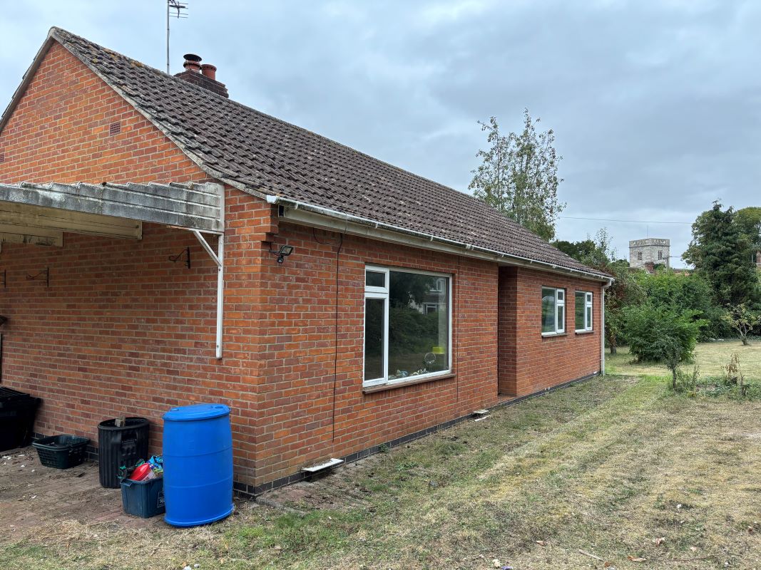 Cedar Wood Bungalow Wallingford Road, Didcot, Oxfordshire, OX11 9BA