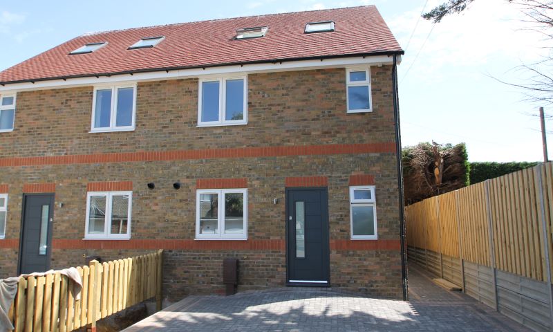 FOR SALE BY PRIVATE TREATY 2 Woodfield Mews, Woodfield Close, Pagham, Bognor Regis, PO21 4AQ