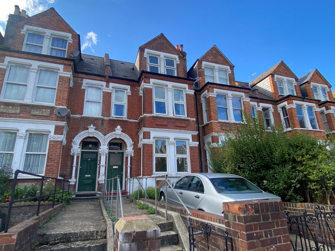 Lot 32 - 72A Earlsfield Road, London, SW18 3DN