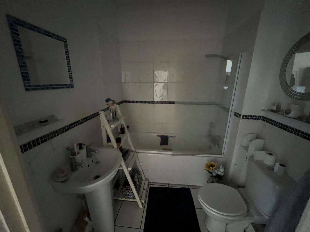 107 The Parklands, Dunstable, Bedfordshire, LU5 4GW