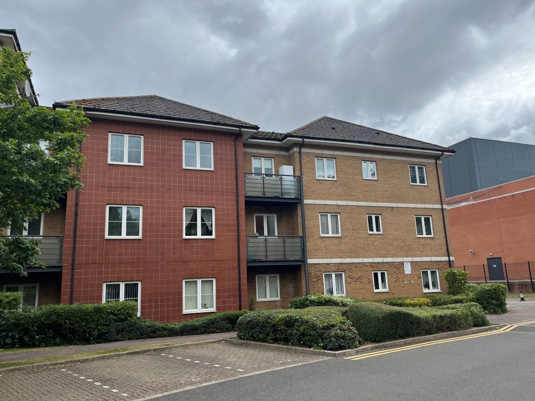 107 The Parklands, Dunstable, Bedfordshire, LU5 4GW