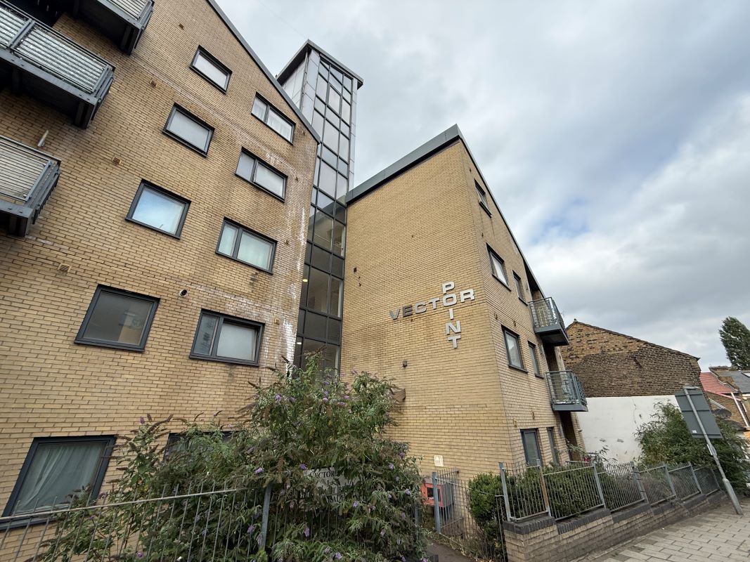 9, 1-5 Hainault St, Ilford IG1 4GF