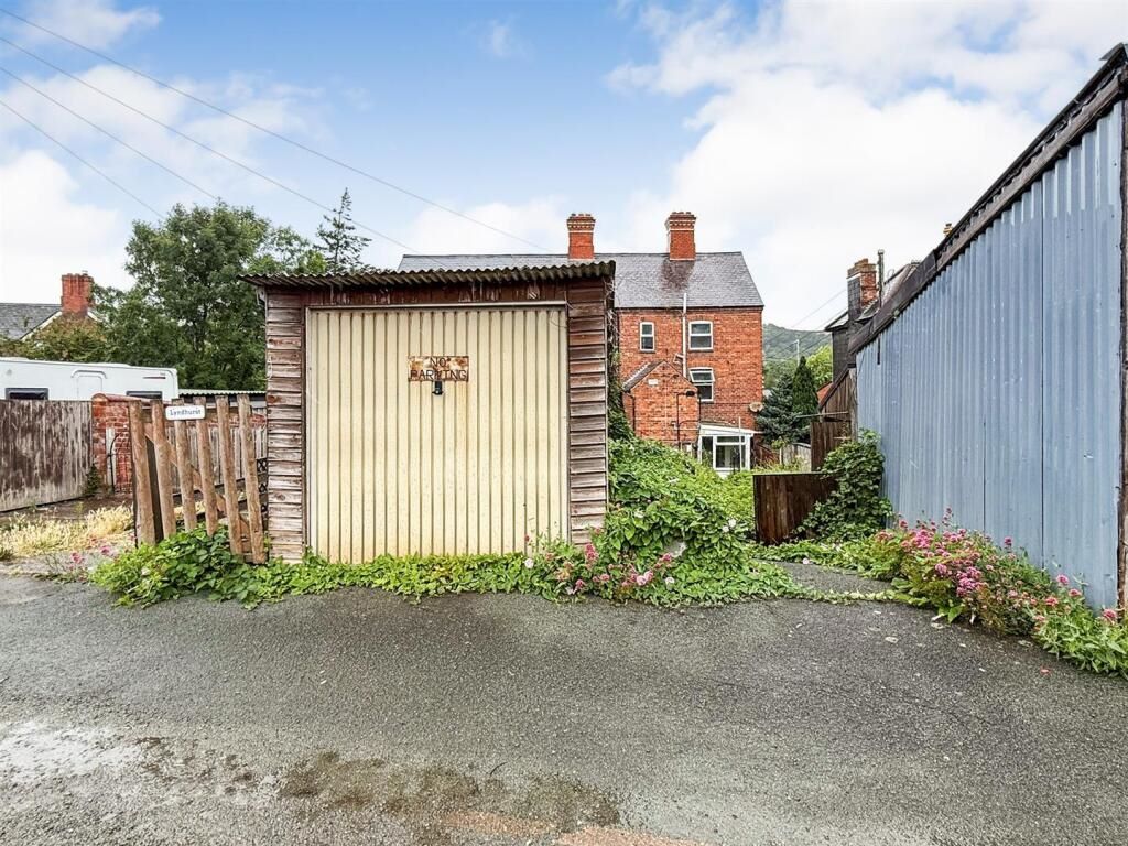 Lyndhurst, New Road, Newtown, Powys, SY16 1AS