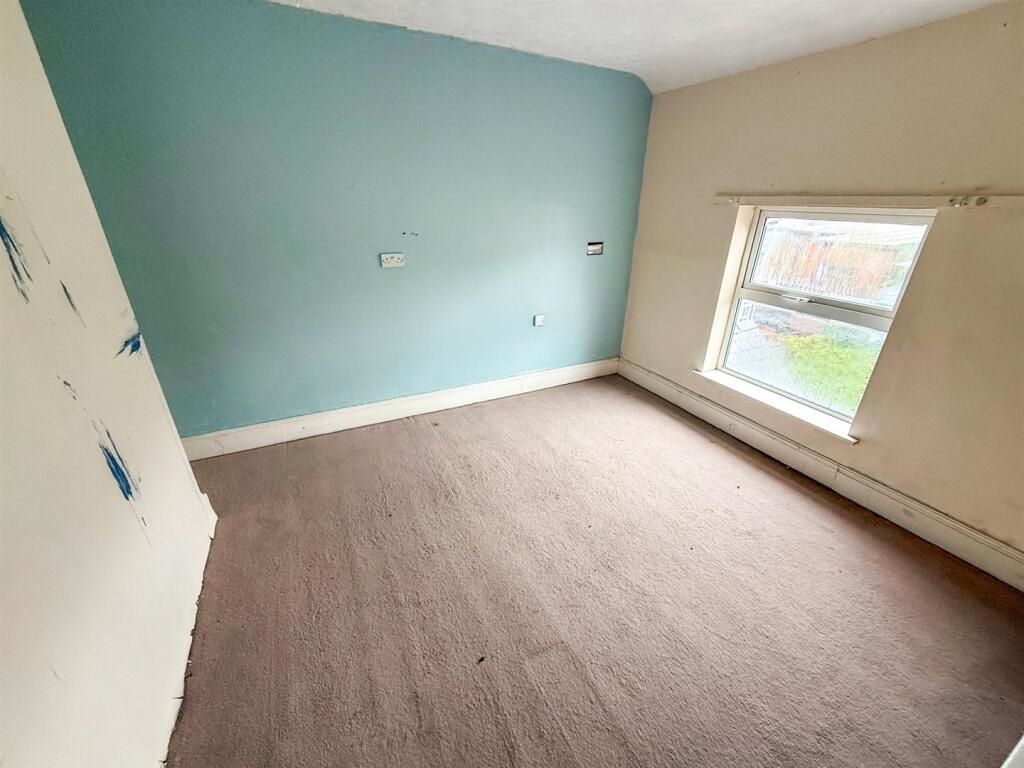 Lyndhurst, New Road, Newtown, Powys, SY16 1AS