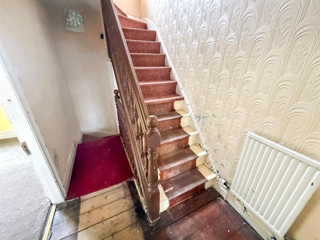 Lyndhurst, New Road, Newtown, Powys, SY16 1AS