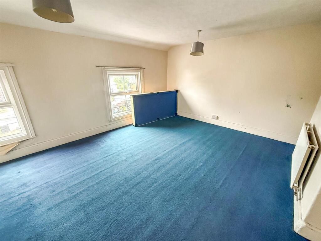 Lyndhurst, New Road, Newtown, Powys, SY16 1AS