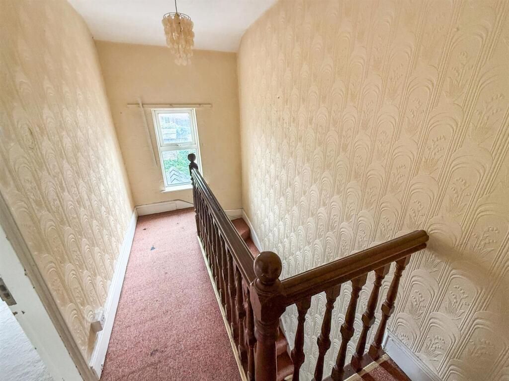 Lyndhurst, New Road, Newtown, Powys, SY16 1AS