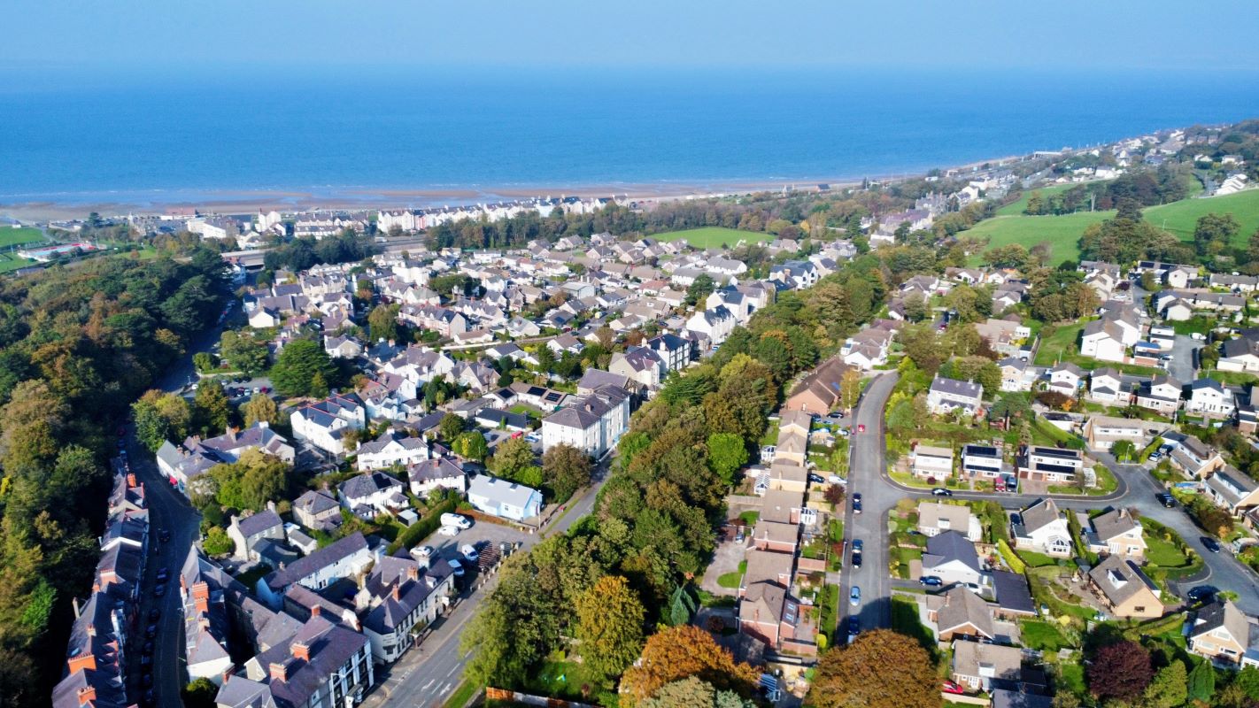 Village Inn, Penmaenmawr Road, Llanfairfechan, Gwynedd, LL33 0NU