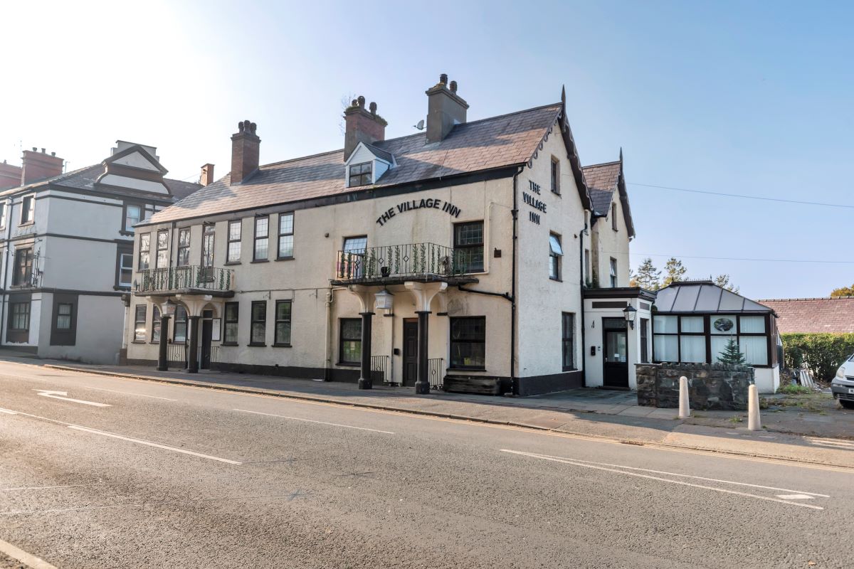 Village Inn, Penmaenmawr Road, Llanfairfechan, Gwynedd, LL33 0NU
