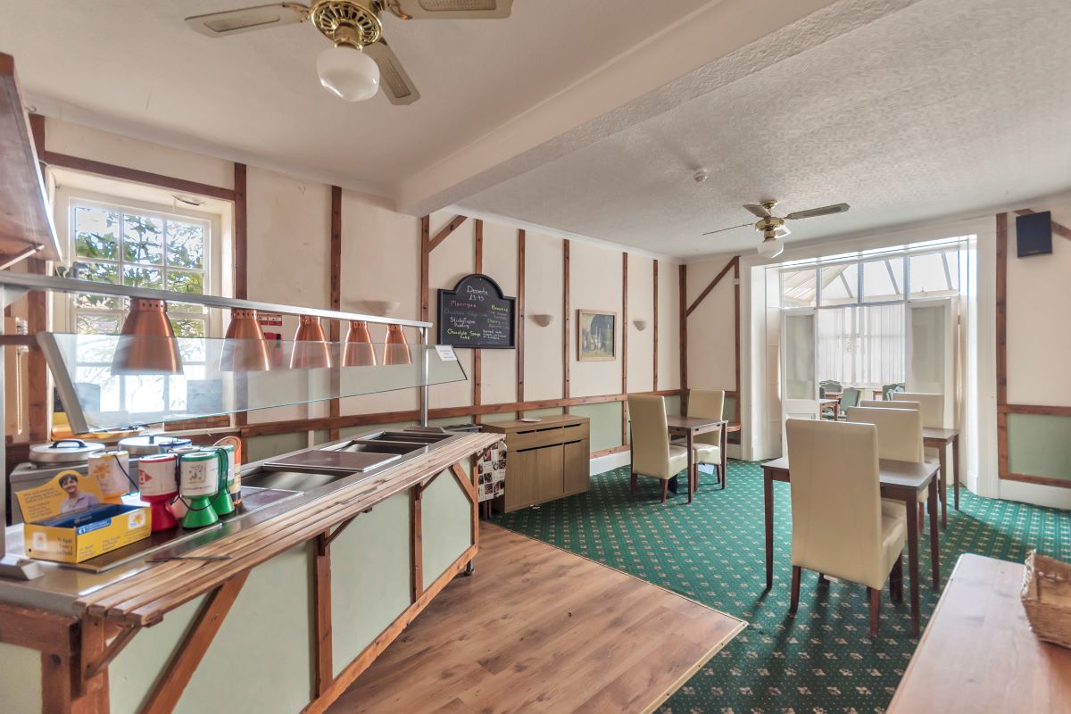 Village Inn, Penmaenmawr Road, Llanfairfechan, Gwynedd, LL33 0NU