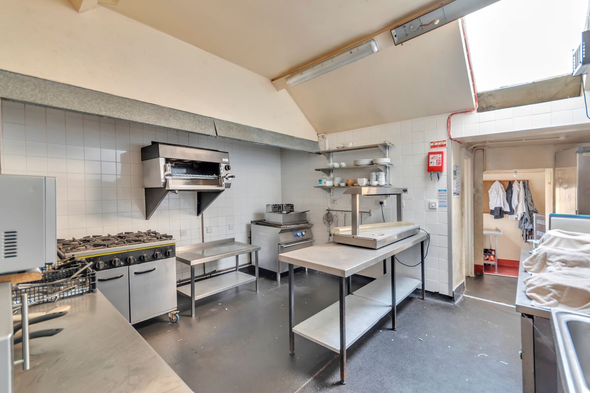 Village Inn, Penmaenmawr Road, Llanfairfechan, Gwynedd, LL33 0NU