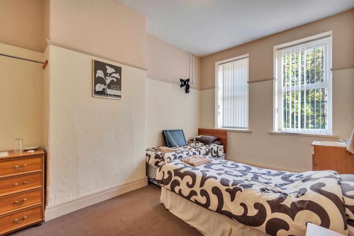 Village Inn, Penmaenmawr Road, Llanfairfechan, Gwynedd, LL33 0NU