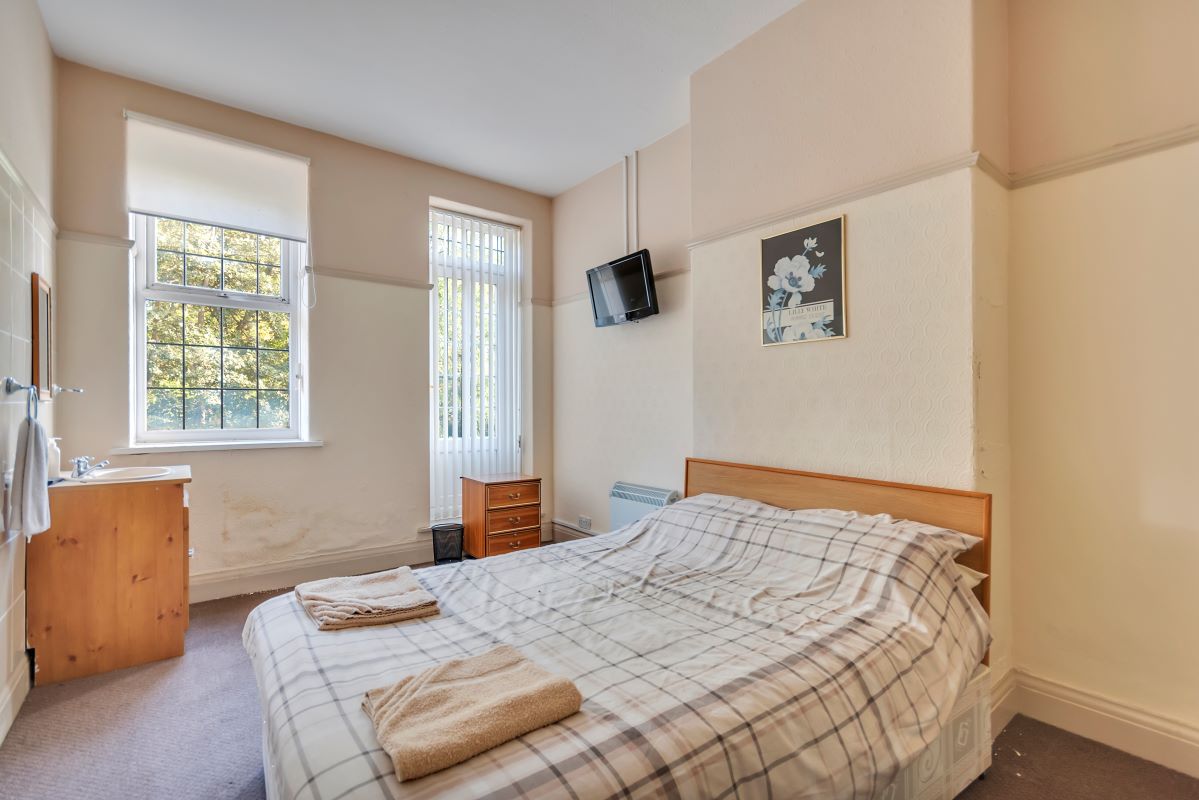 Village Inn, Penmaenmawr Road, Llanfairfechan, Gwynedd, LL33 0NU