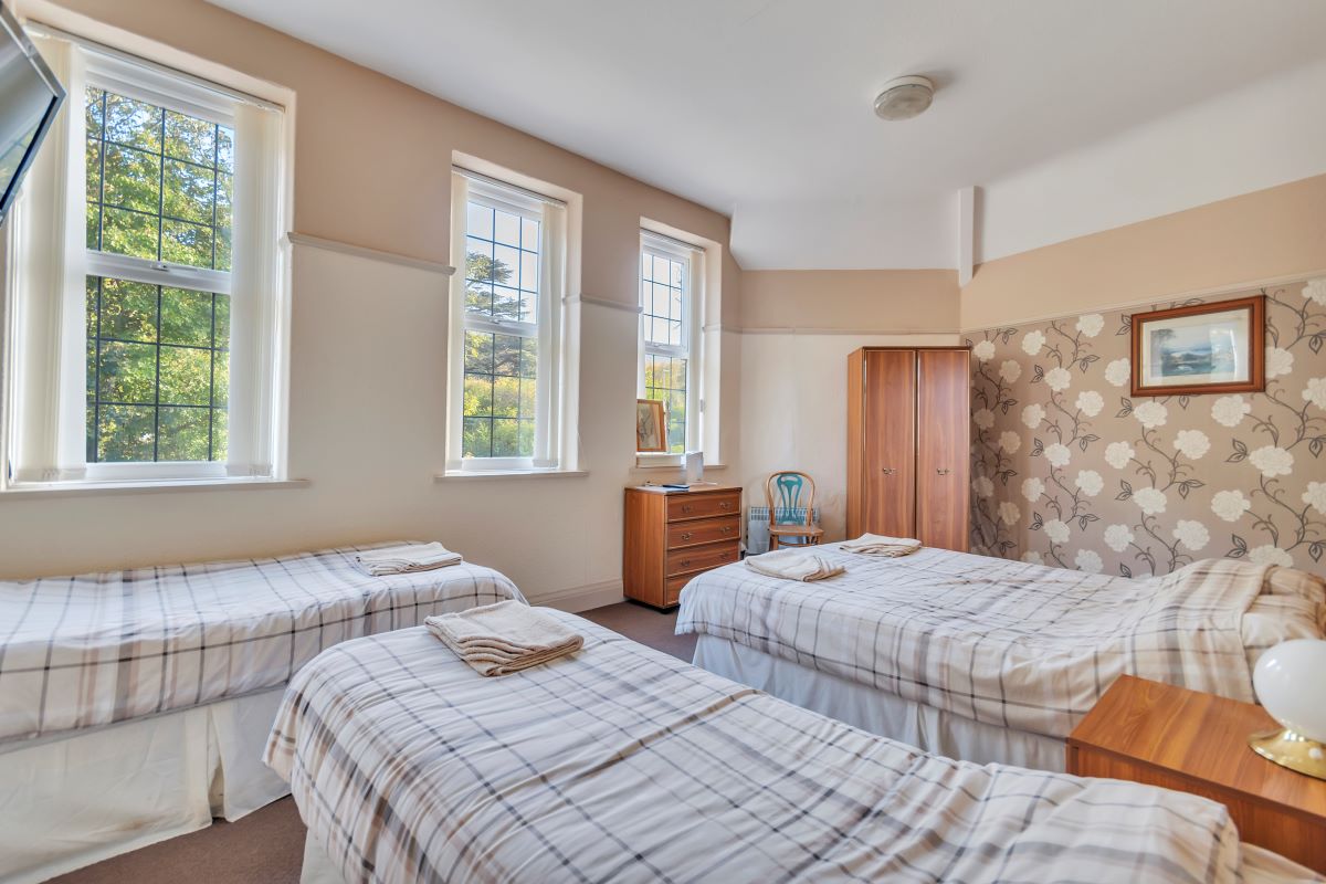 Village Inn, Penmaenmawr Road, Llanfairfechan, Gwynedd, LL33 0NU