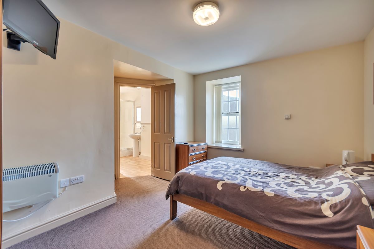 Village Inn, Penmaenmawr Road, Llanfairfechan, Gwynedd, LL33 0NU