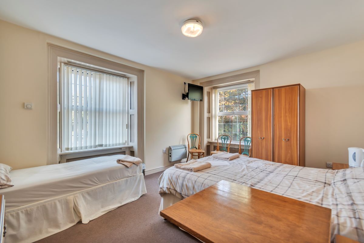 Village Inn, Penmaenmawr Road, Llanfairfechan, Gwynedd, LL33 0NU