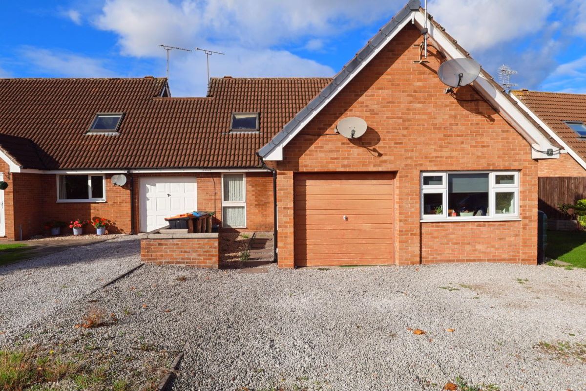 Two Bedroom Town House in Need of Modernisation