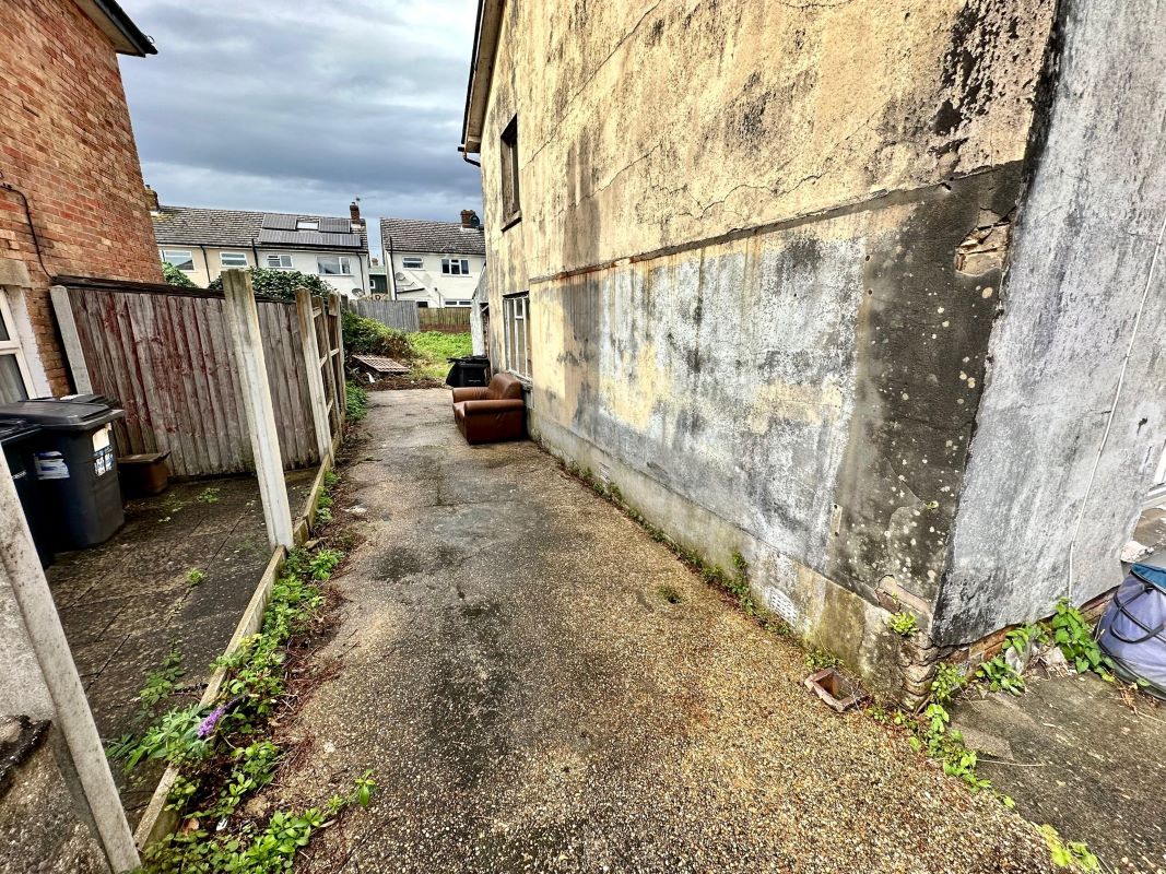 69 Victoria Road, Springbourne, Bournemouth, Dorset, BH1 4RT