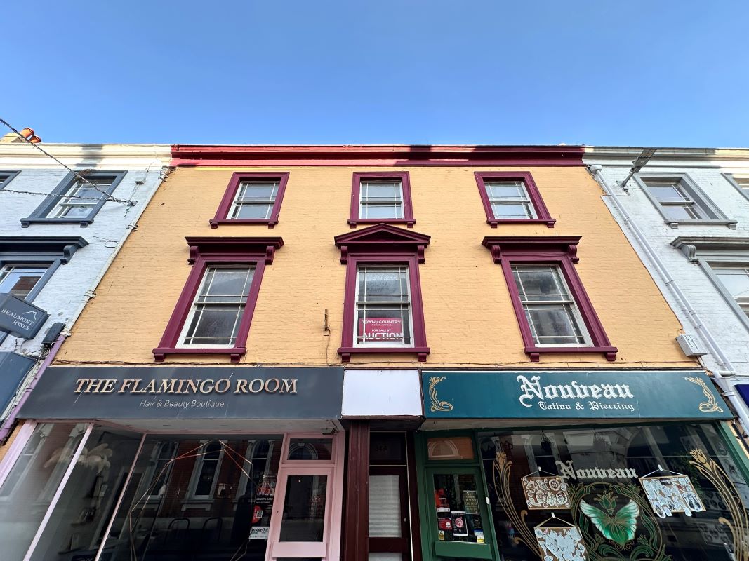 Three Bedroom Top Floor Flat with Loft and Freehold Included in Need of Renovation - Vacant Possession