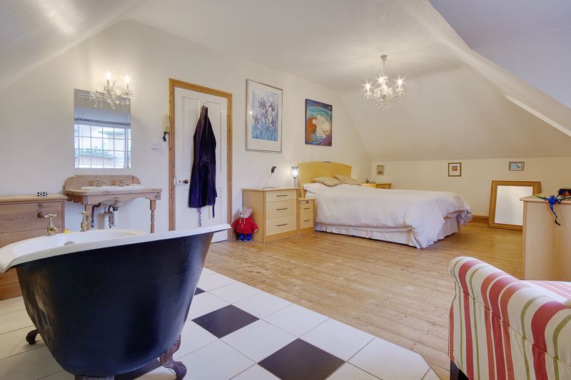 8A Beechwood Avenue, Boscombe Manor, Bournemouth, Dorset, BH5 1LX