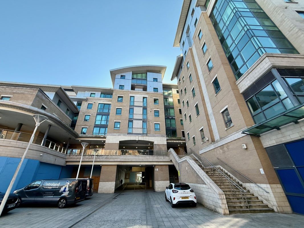 One Bedroom Modern Apartment in Poole Quay