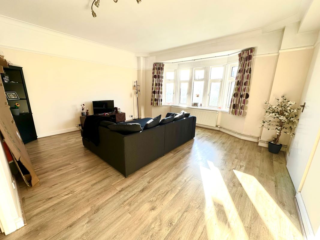 E8 Pine Grange, Bath Road, Bournemouth, Dorset, BH1 2PL