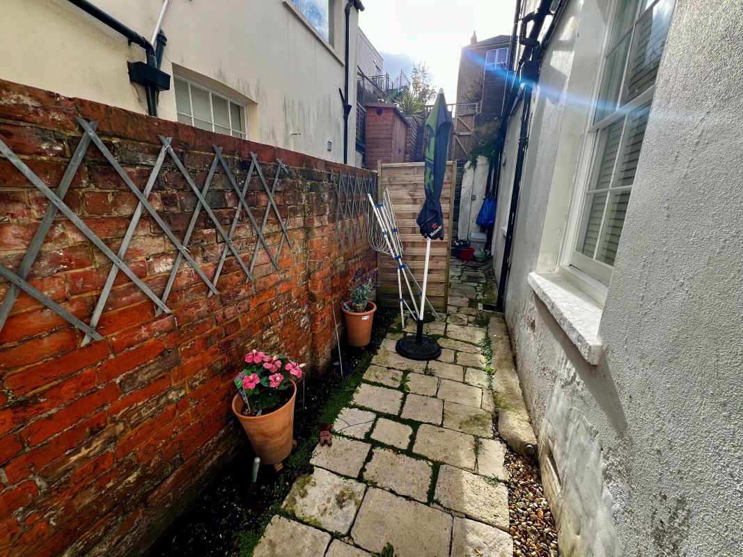 Flat 1, 7 Lind Street, Ryde, Isle Of Wight, PO33 2NQ